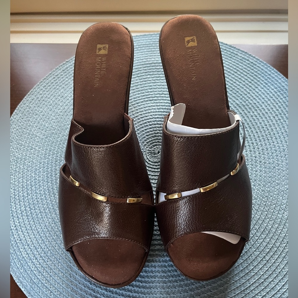 White Mountan Outdream NWOT Brown Leather Mules Wedges
